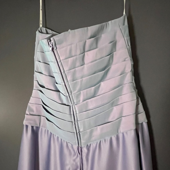 Holt Renfrew Lilac Strapless Gown – Elegant Floor-Length Formal Dress - Picture 4 of 10